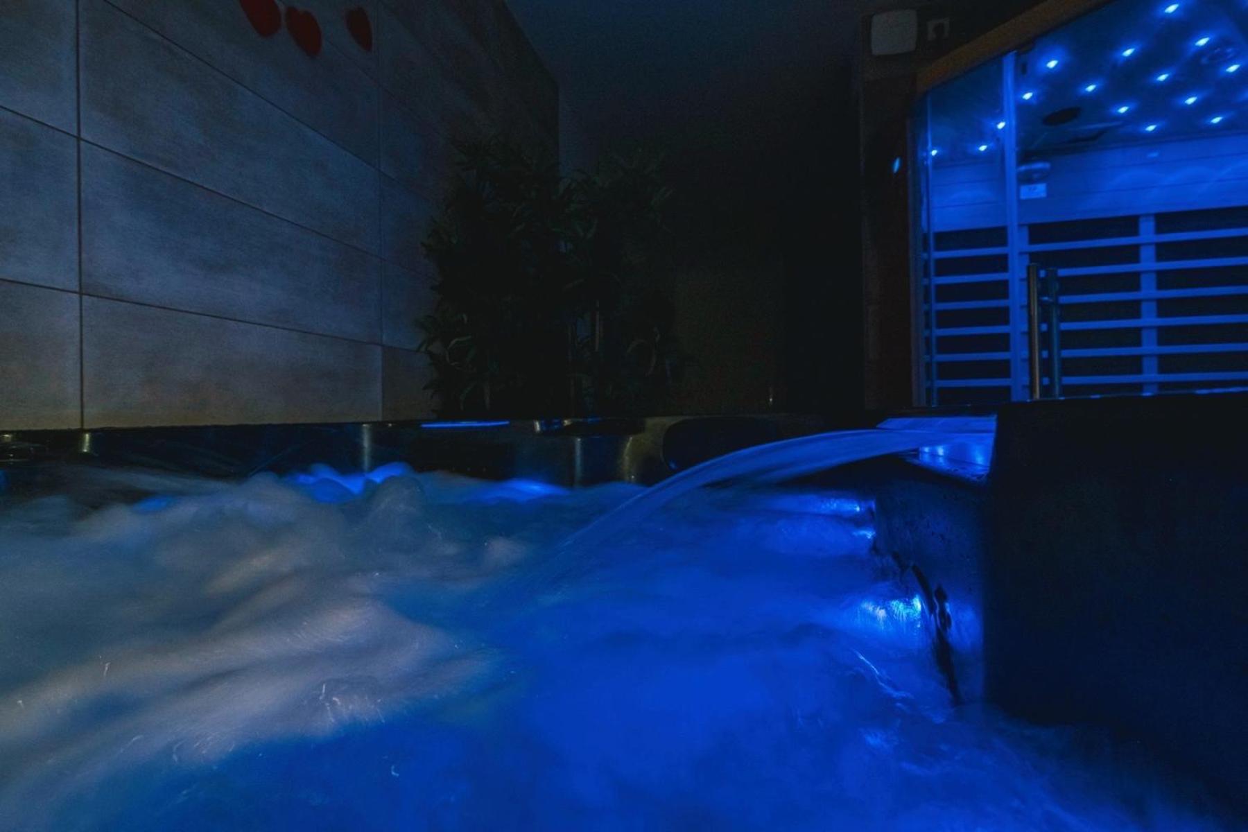 Spa Appartement O Temps Suspendu Reims Centre Sauna Et Jacuzzi Exterior foto