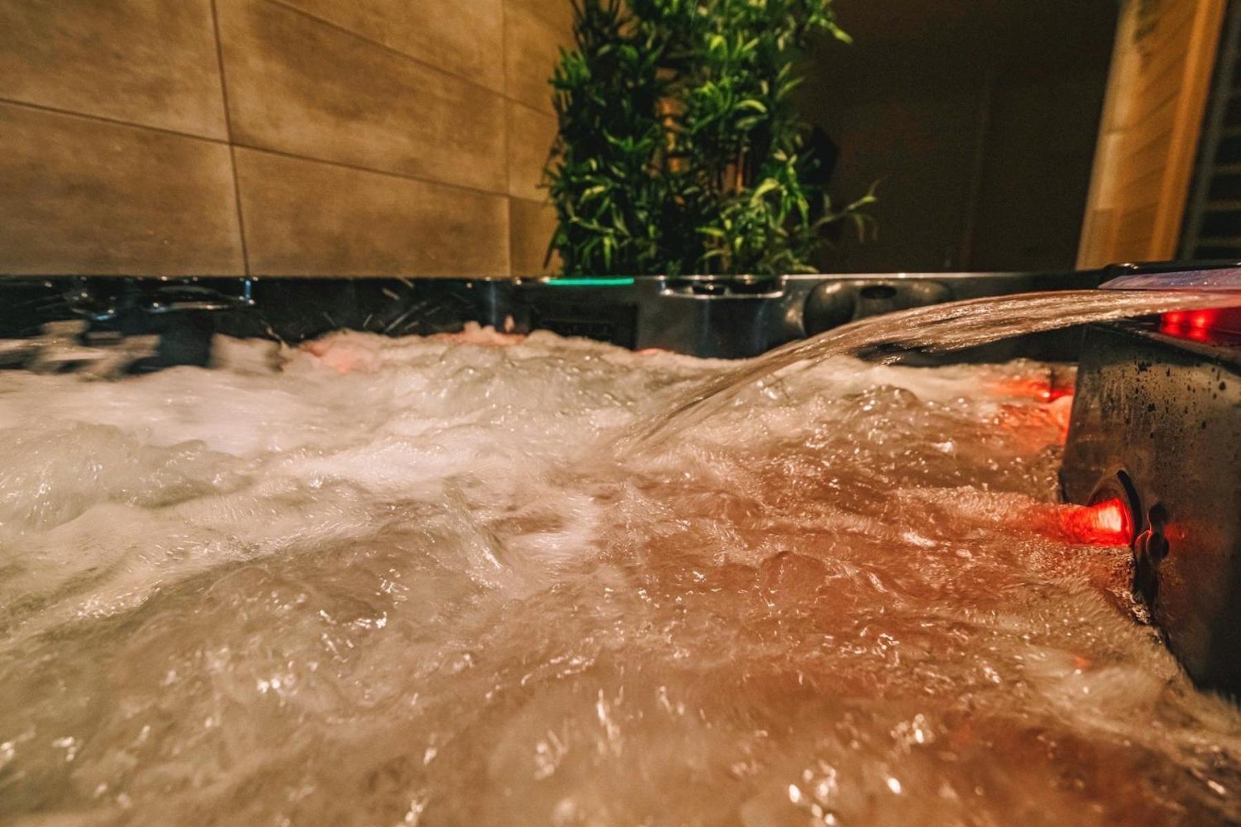 Spa Appartement O Temps Suspendu Reims Centre Sauna Et Jacuzzi Exterior foto