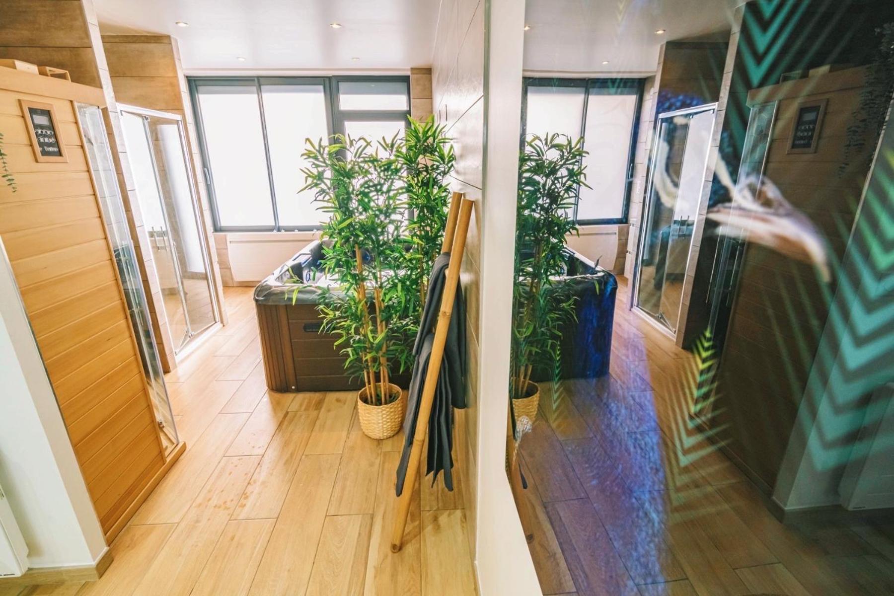 Spa Appartement O Temps Suspendu Reims Centre Sauna Et Jacuzzi Exterior foto